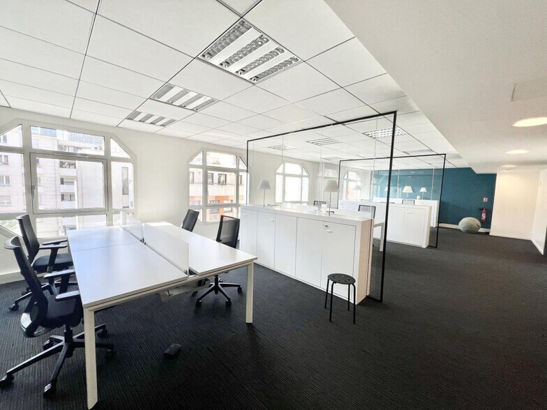 Office in Puteaux to rent - Interior Photo - Image 1 of 7
