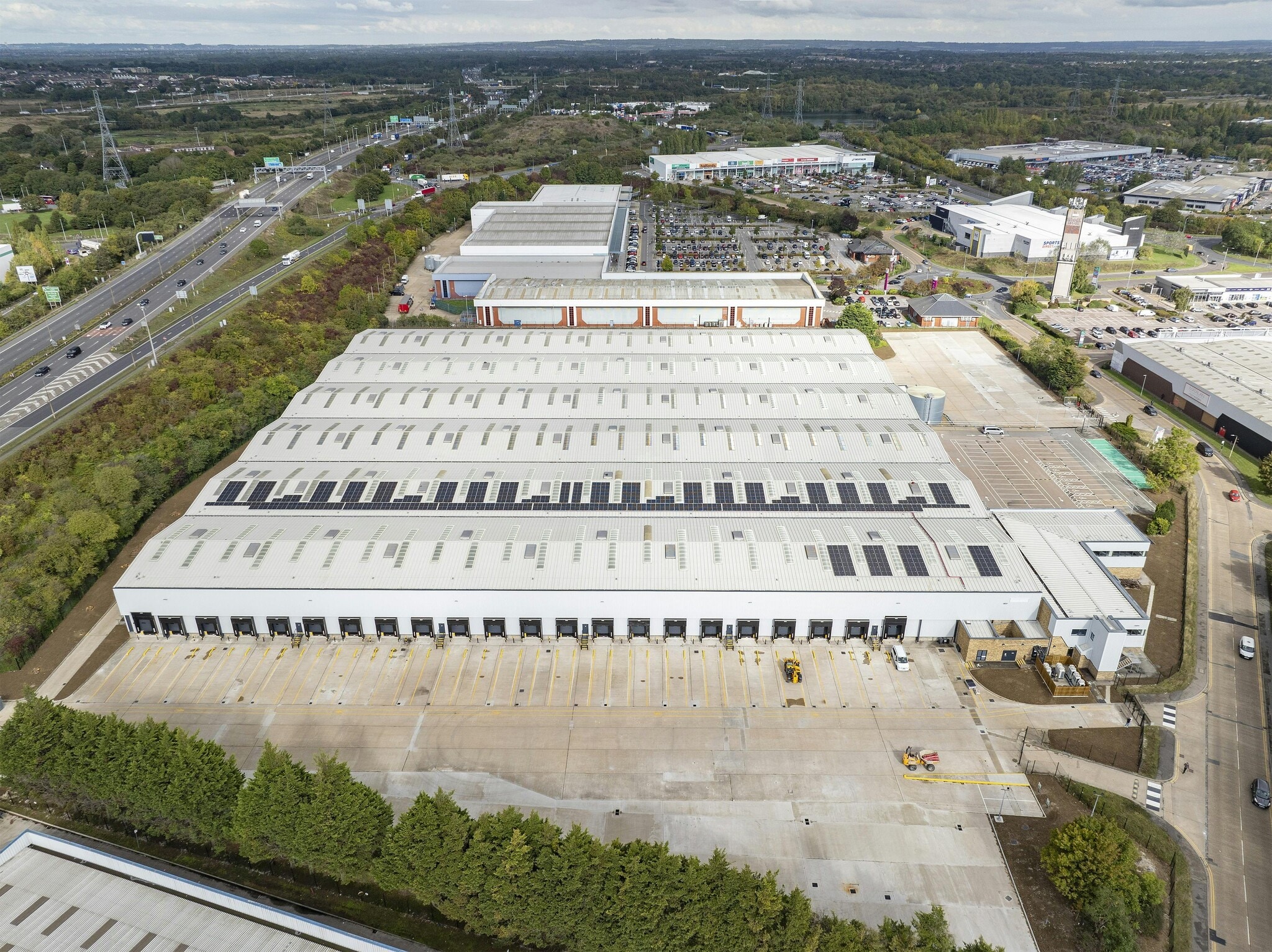 Weston Av, Grays to rent Building Photo- Image 1 of 7