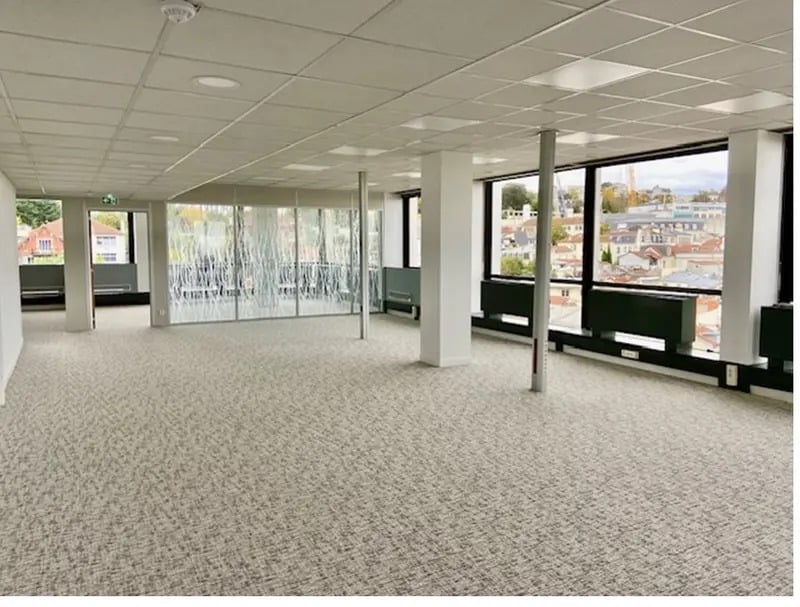 Office in Saint-Cloud to rent Interior Photo- Image 1 of 8