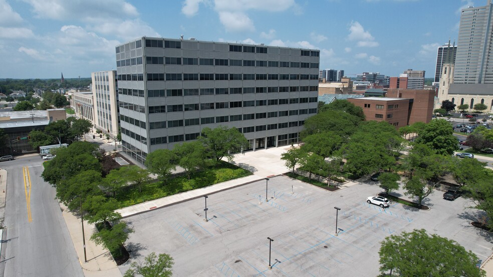 1300 S Clinton St, Fort Wayne, IN for rent - Building Photo - Image 1 of 12