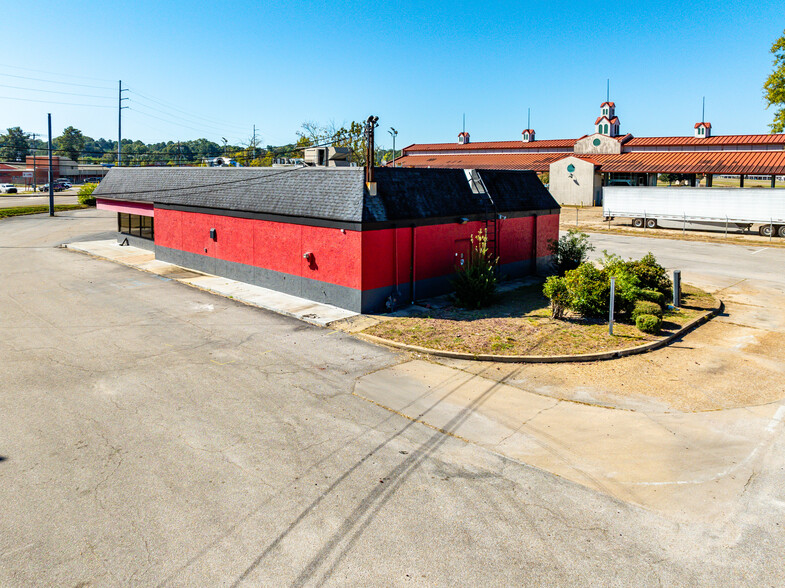 1115 Coliseum Blvd, Montgomery, AL for sale - Building Photo - Image 2 of 6