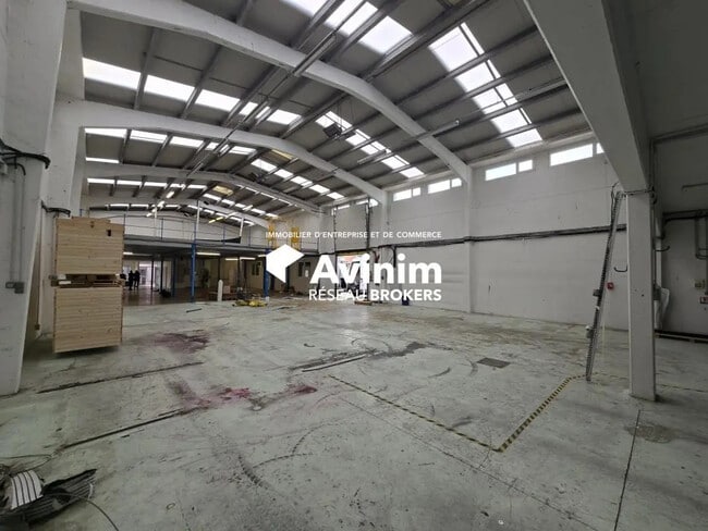 Location Entrepôt 1 196 m²