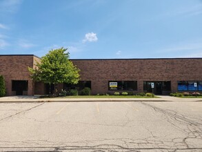 5000-5040 Ashland Way, Franklin, WI for rent Building Photo- Image 2 of 11