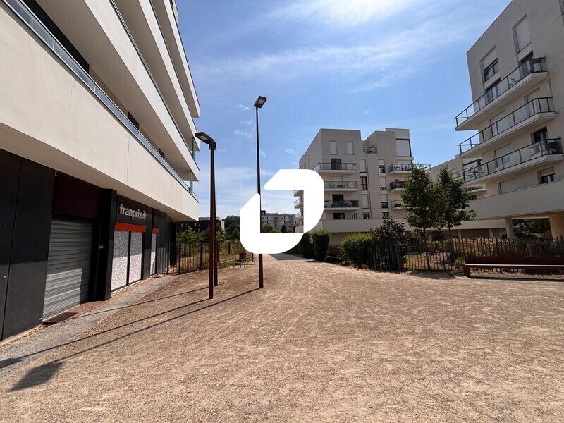 Retail in Saint Germain En Laye for sale Building Photo- Image 1 of 4