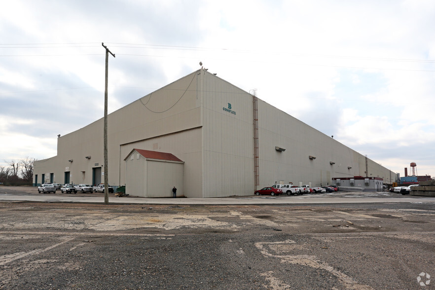 10 Industrial Hwy, Philadelphia, PA for rent - Building Photo - Image 2 of 7