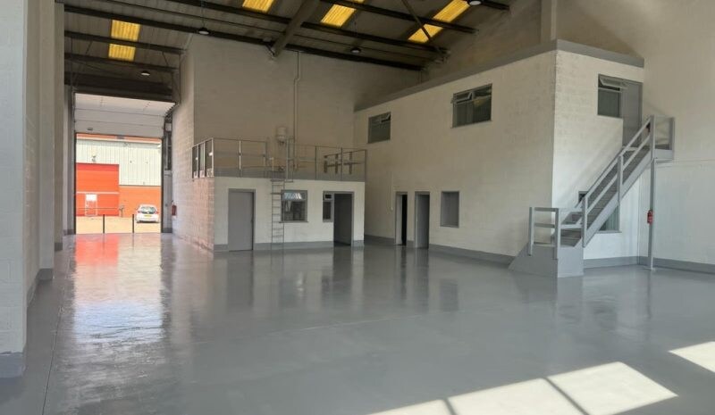 Modwen Rd, Salford to rent Interior Photo- Image 1 of 3