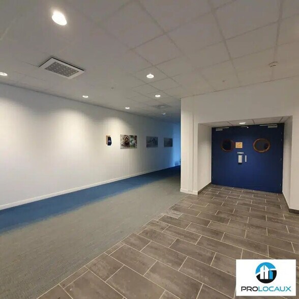 Office in Eybens to rent - Building Photo - Image 3 of 12