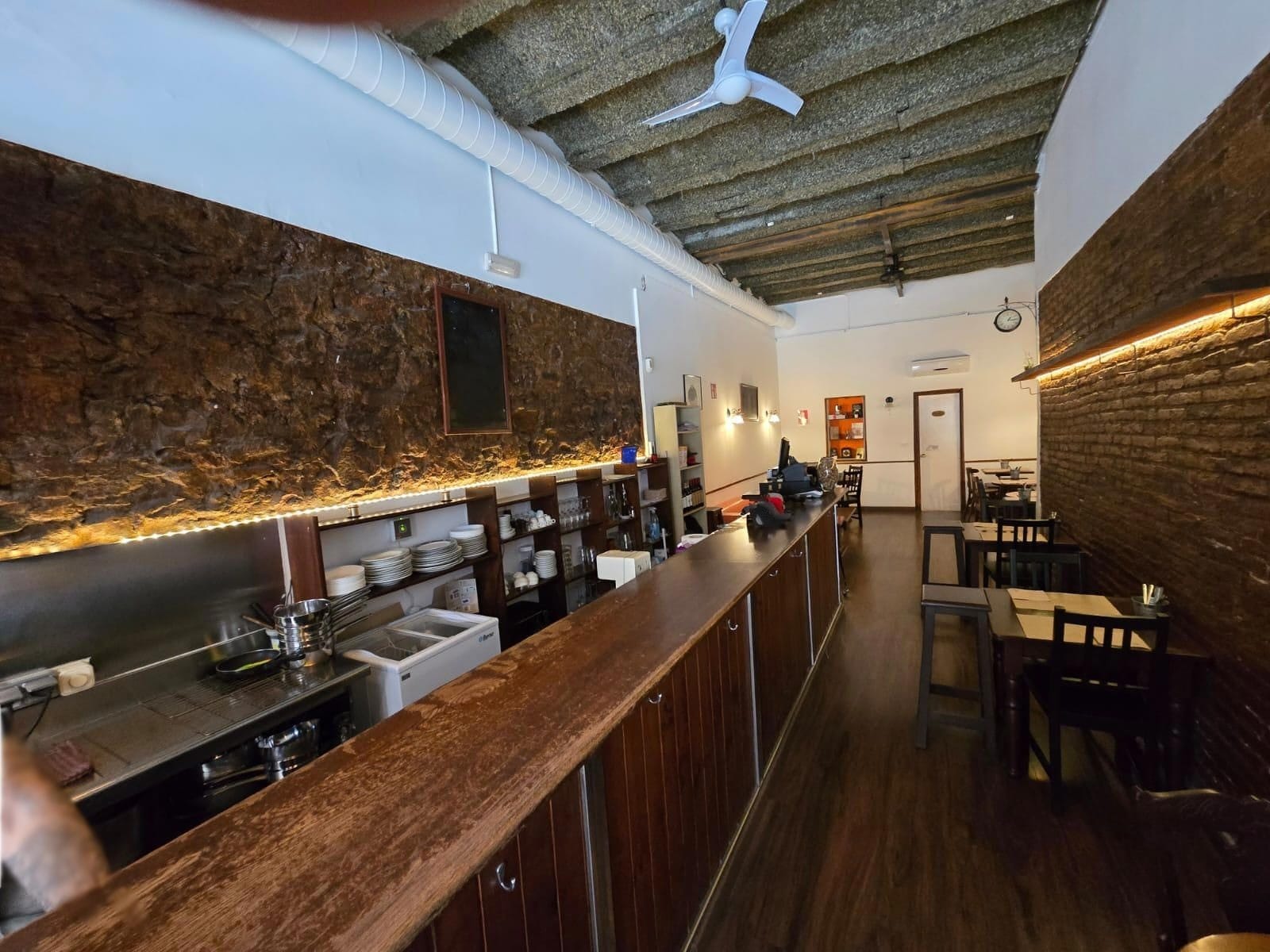 Retail in Barcelona, Barcelona to rent Interior Photo- Image 1 of 7