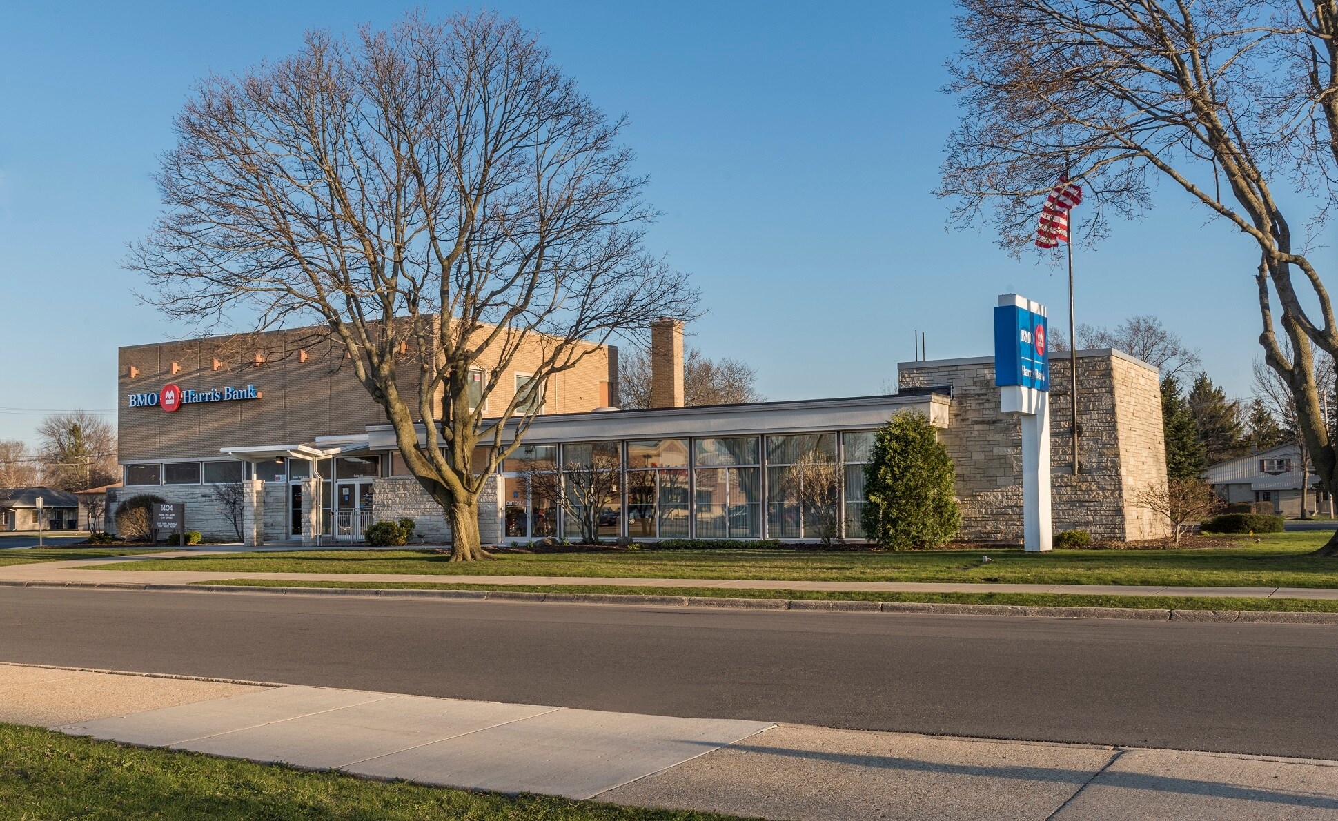 1404 Creston Park Dr, Janesville, WI to rent Primary Photo- Image 1 of 2