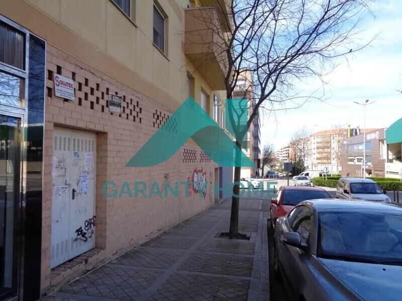 Retail in Cáceres, Cáceres to rent Interior Photo- Image 1 of 5