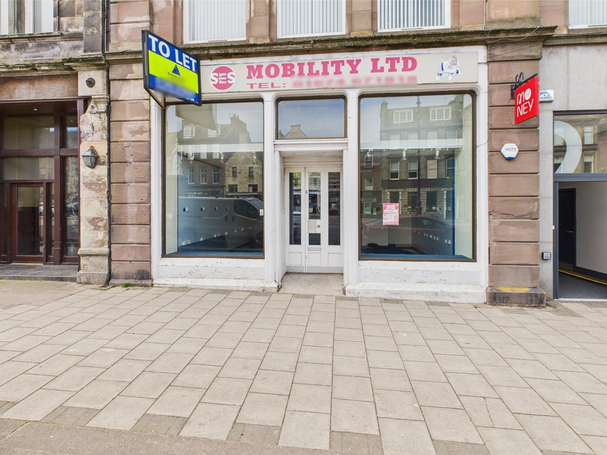 116 High St, Montrose to rent Building Photo- Image 1 of 9