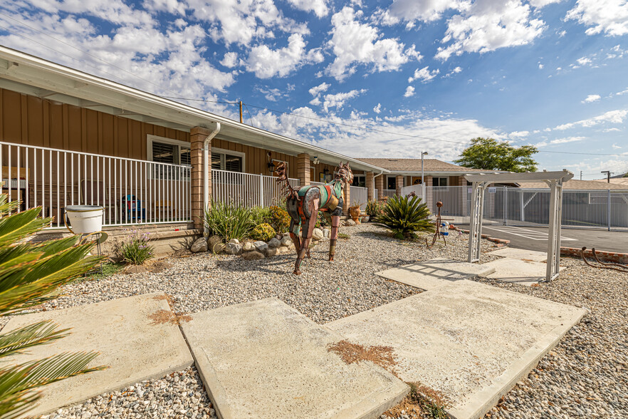 18045 Sierra Hwy, Canyon Country, CA for sale - Primary Photo - Image 1 of 1