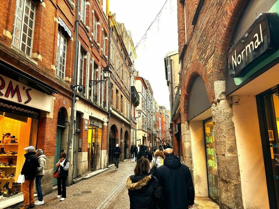 Retail in Toulouse to rent Building Photo- Image 1 of 3