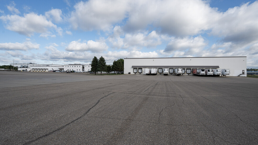 707 Airport Rd, Bismarck, ND for sale - Primary Photo - Image 1 of 22