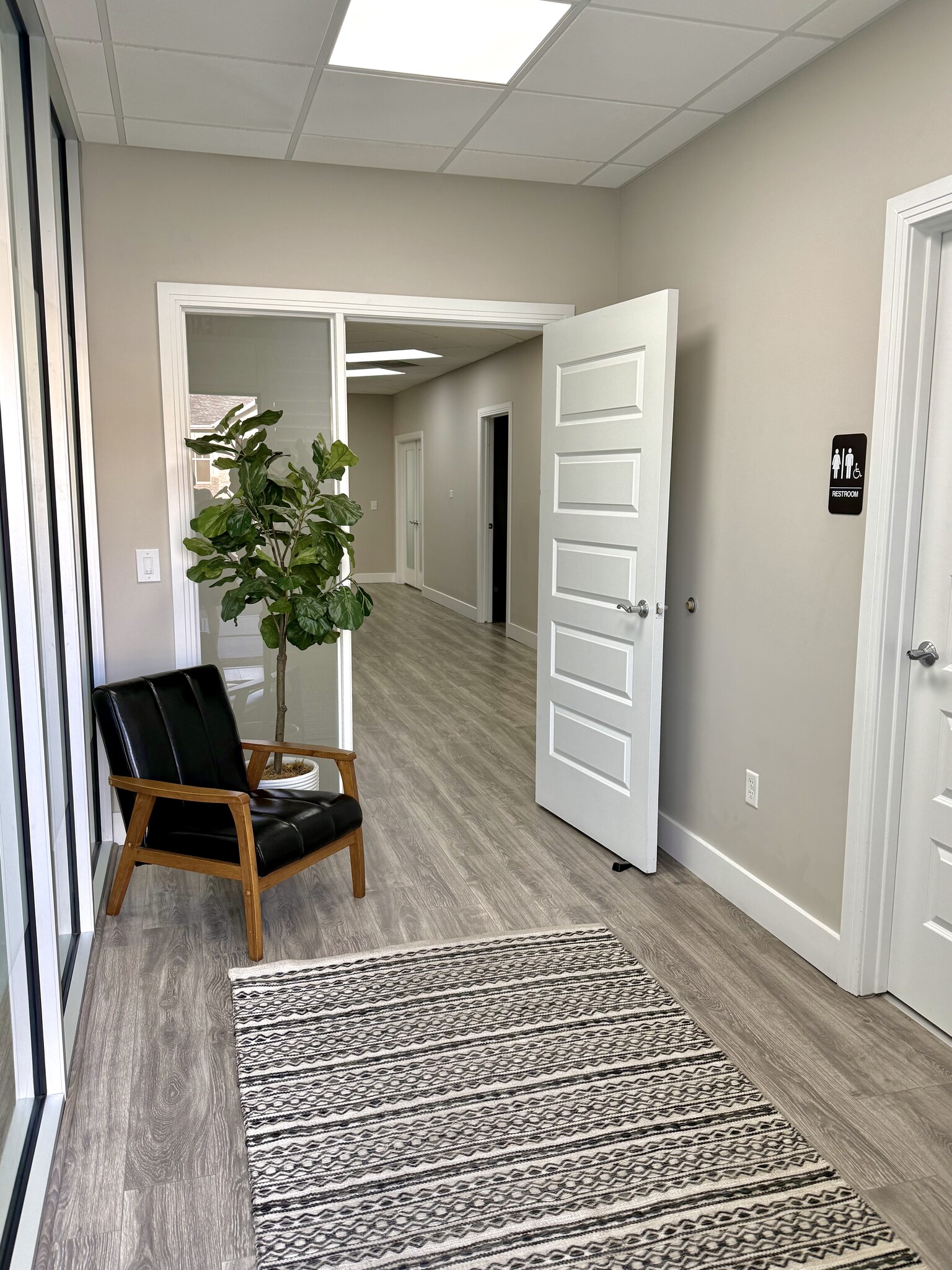 2717 N Highway 89, Pleasant View, UT to rent Interior Photo- Image 1 of 24