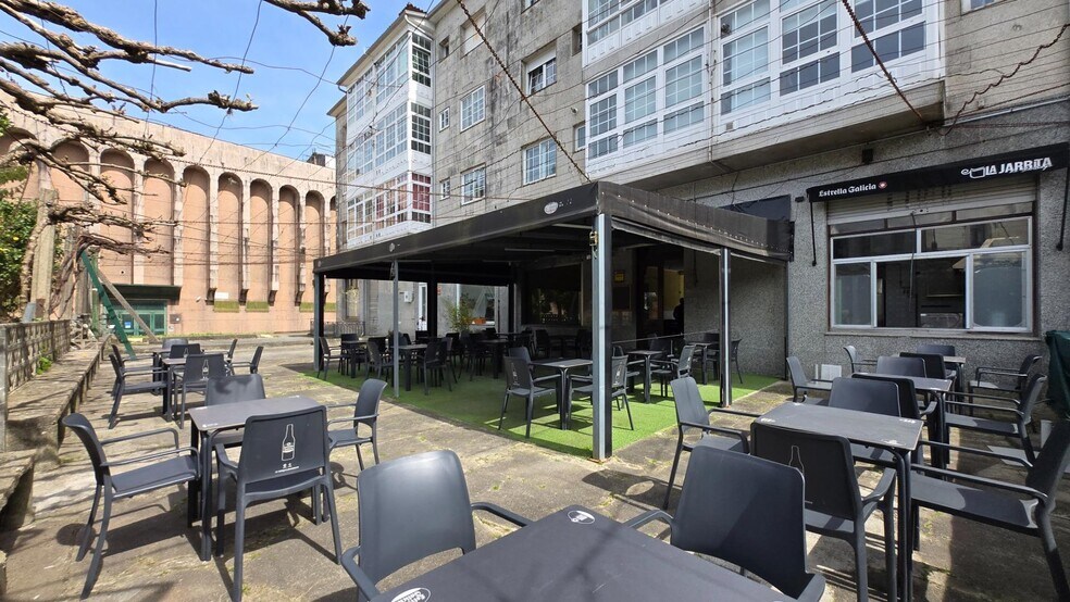 Avenida Rodríguez de Viguri, 45, Santiago de Compostela, La Coruna to rent - Building Photo - Image 2 of 27