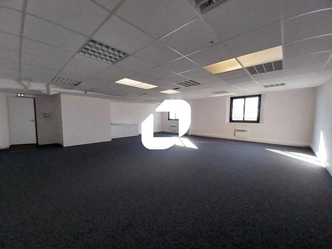 Light Industrial in Rambouillet to rent Building Photo- Image 1 of 9