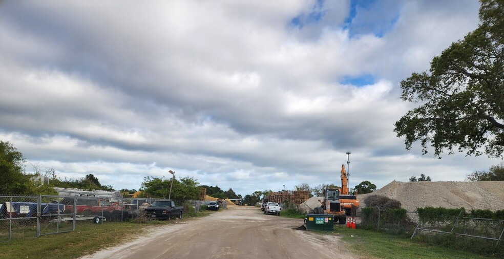 799 Barrel Ave, Fort Pierce, FL for sale - Construction Photo - Image 3 of 4