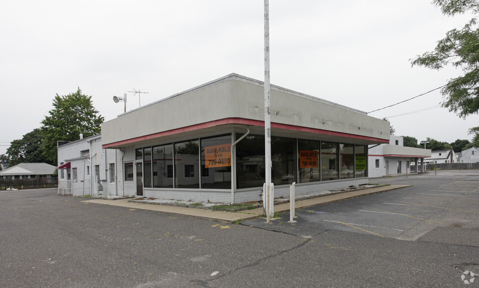 330 W Old Country Rd, Hicksville, NY for sale - Primary Photo - Image 1 of 1