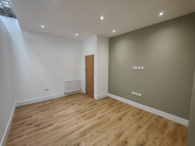 More details for 3 Paxton Pl, London - Retail to Rent