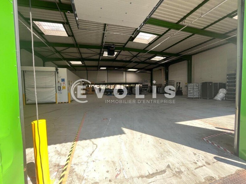 Light Industrial in Saint Thibault Des Vignes to rent - Interior Photo - Image 3 of 6