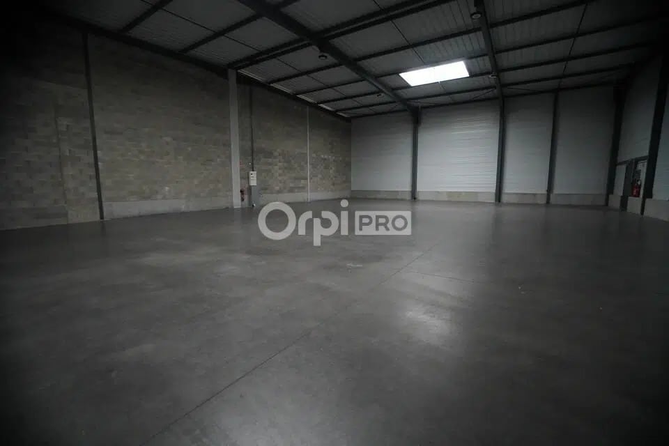 Location Local d'activités 390 m² - Photo 1