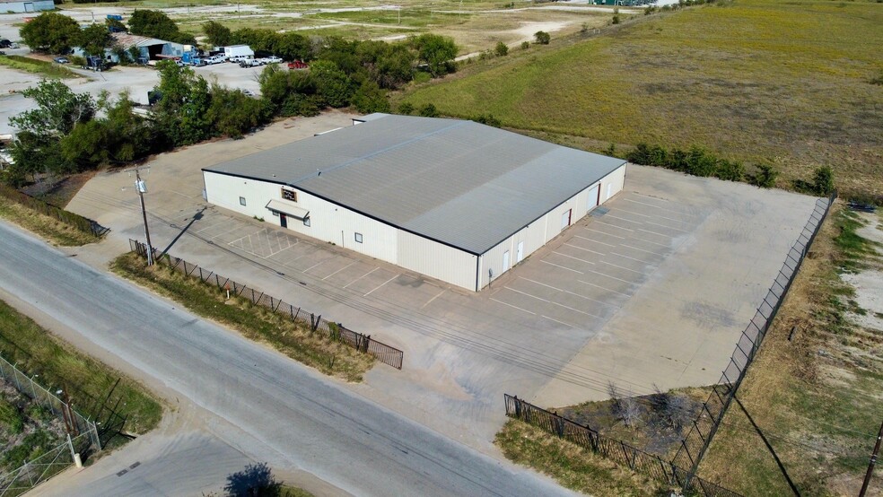 10100 Hicks Field Rd, Fort Worth, TX for rent - Building Photo - Image 1 of 14