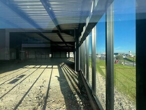 Light Industrial in Arnas to rent Interior Photo- Image 1 of 1