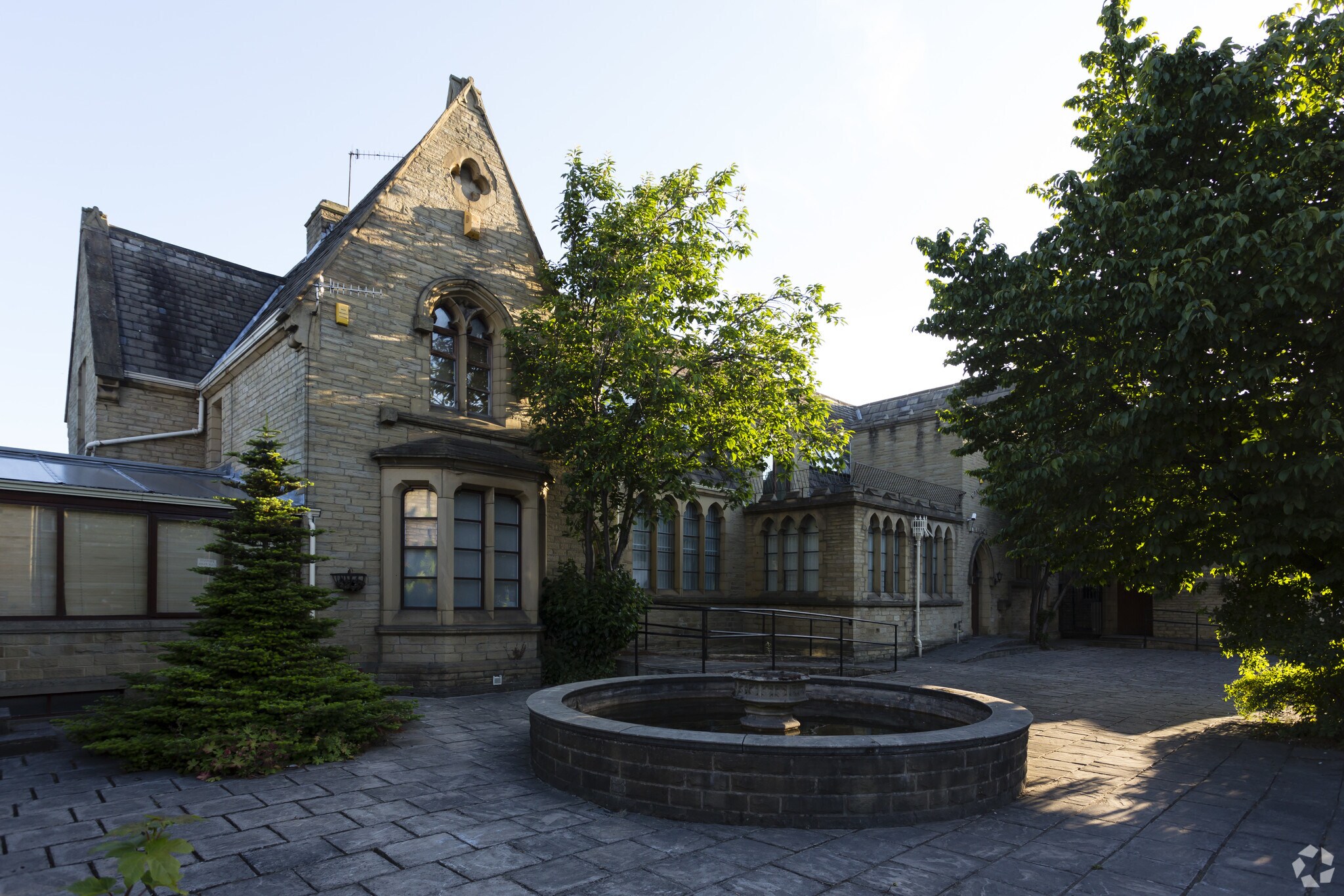 Leeds Rd, Shipley for sale Primary Photo- Image 1 of 1