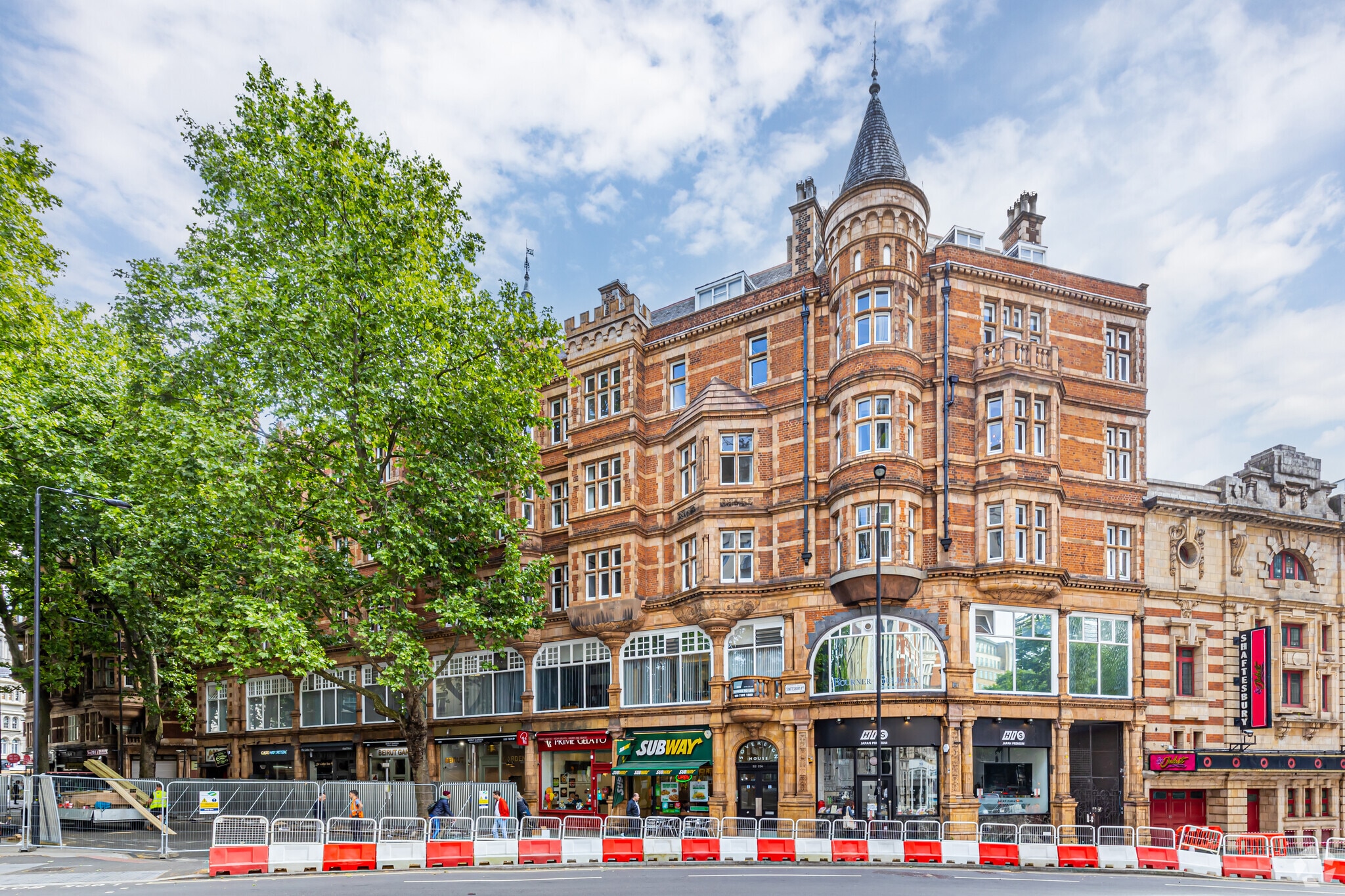 210-226 Shaftesbury Ave, London for sale Primary Photo- Image 1 of 1