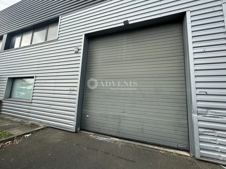 Location Local d'activités 355 m² - Photo 1