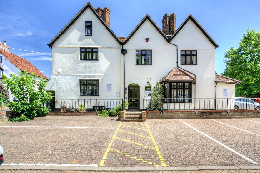 Corner Hall, Hemel Hempstead HP3 9HN Three Gables UK