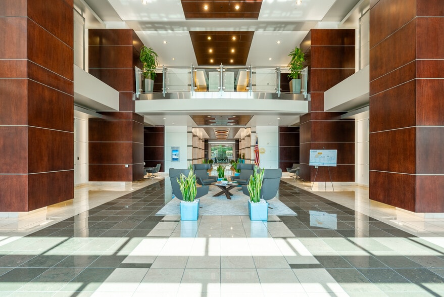 3900 E Camelback Rd, Phoenix, AZ to rent - Building Photo - Image 3 of 11