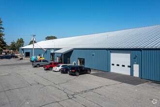 8 Court Dr, Lincoln, RI for sale Primary Photo- Image 1 of 1