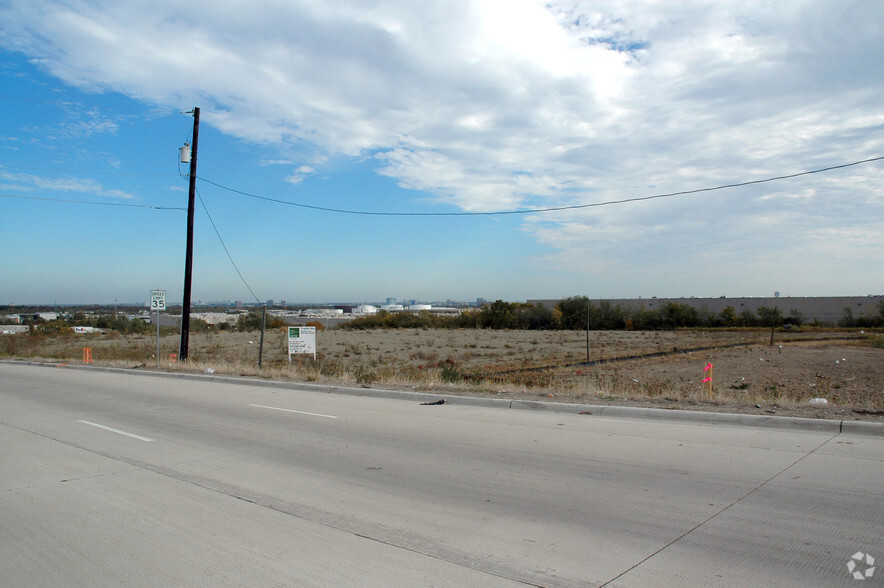 1717 N Cockrell Hill Rd, Dallas, TX for sale - Building Photo - Image 1 of 1