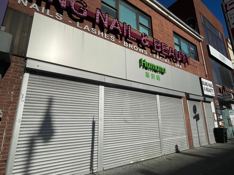 13527 Roosevelt Ave, Flushing, NY for rent - Building Photo - Image 1 of 7