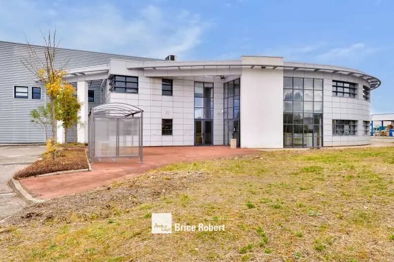 Light Industrial in Miribel to rent Building Photo- Image 1 of 6