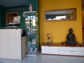 Retail in Manresa to rent Interior Photo- Image 2 of 6