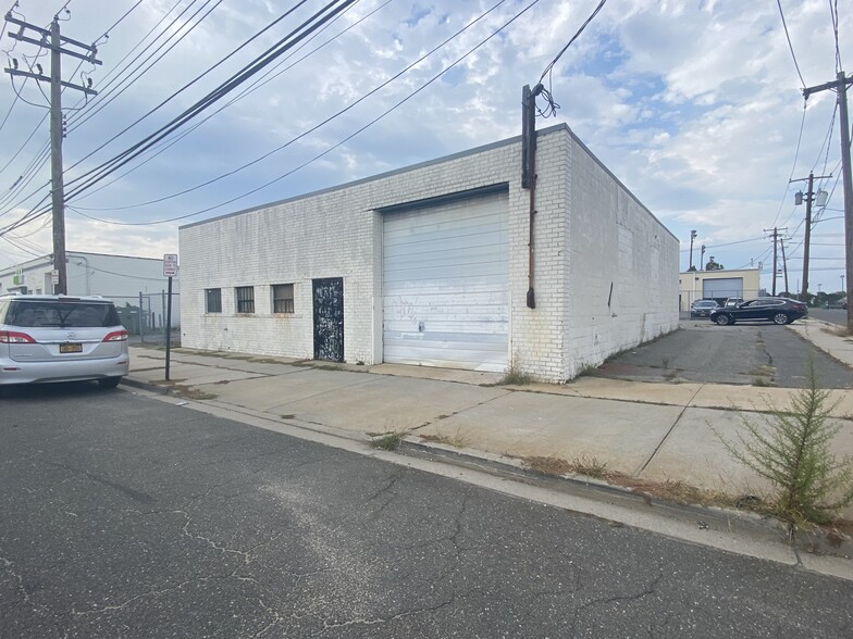 190 E 2nd St, Mineola, NY for sale - Primary Photo - Image 1 of 1