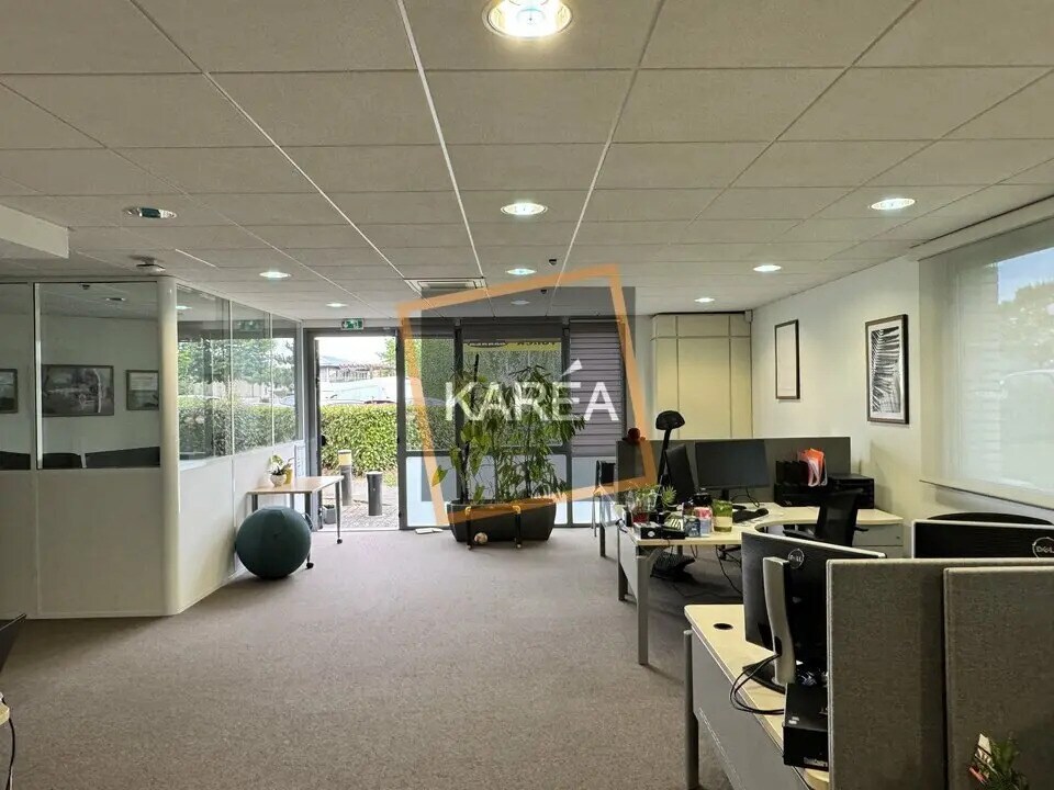Location Bureaux 400 m² - Photo 1