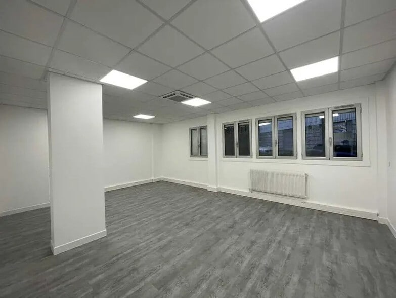 Office in Paris for sale - Interior Photo - Image 3 of 8