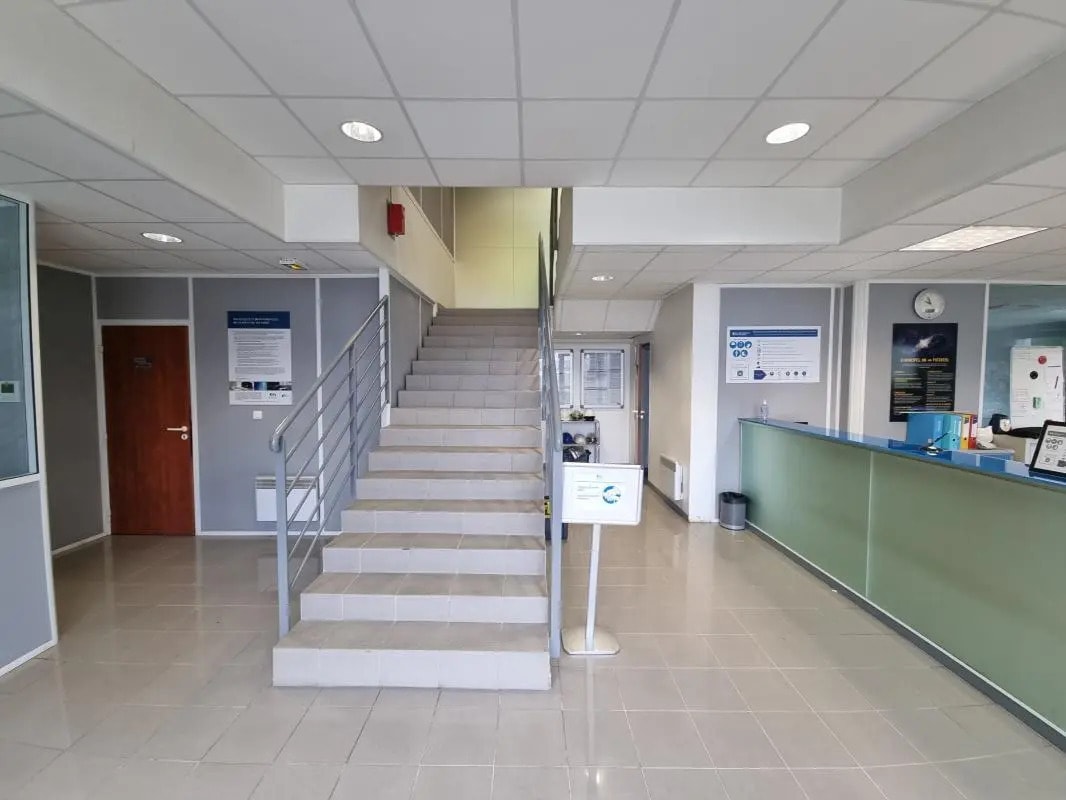 Light Industrial in Compans to rent Building Photo- Image 1 of 2