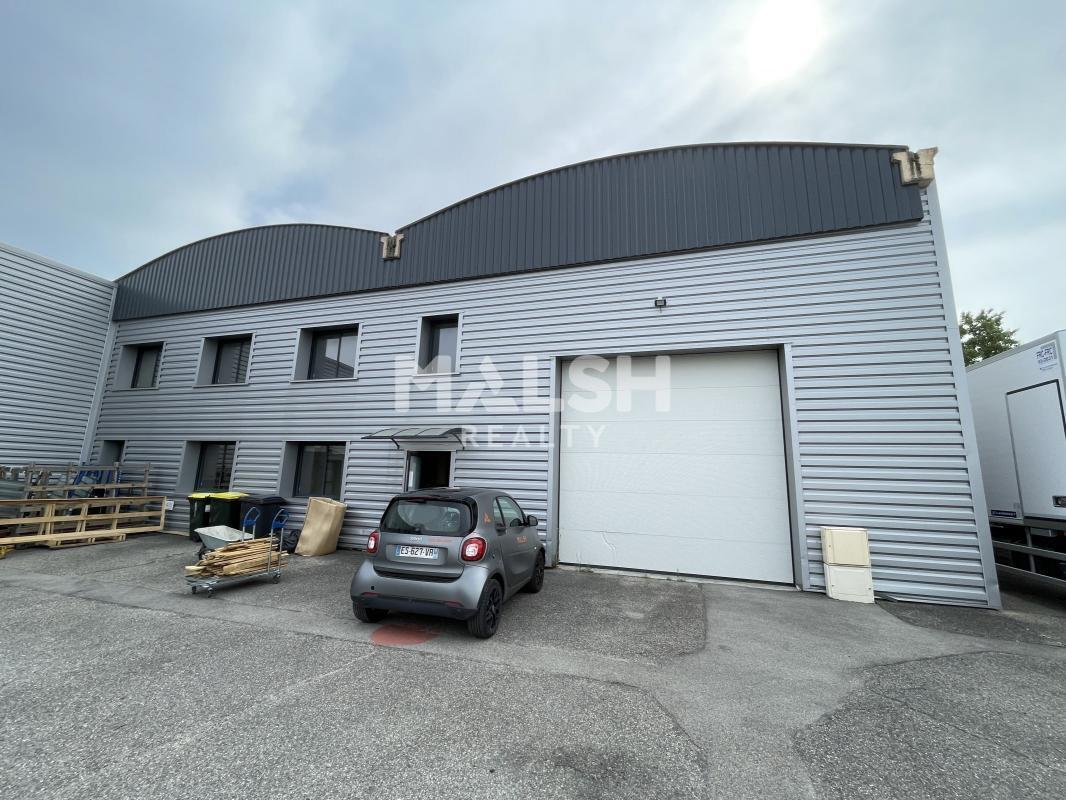 Light Industrial in Chassieu to rent Building Photo- Image 1 of 11