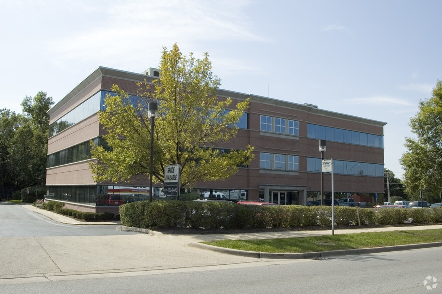 300 E Roosevelt Rd, Wheaton, IL for rent - Building Photo - Image 1 of 4