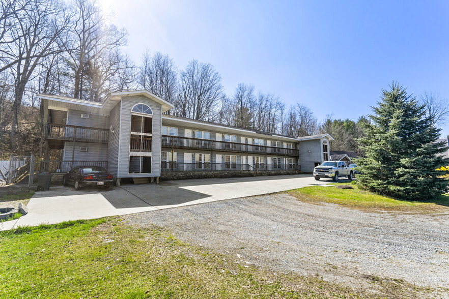 818 1st Ave, Friendsville, MD for sale - Building Photo - Image 1 of 1