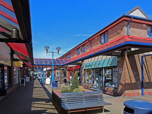 More details for The Broadway, Thatcham - Retail to Rent