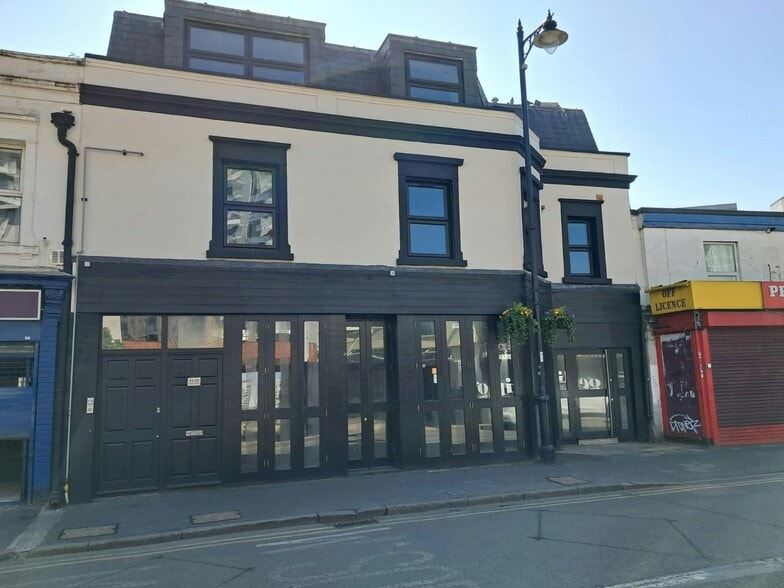 93-95 Queen St, Maidenhead to rent - Building Photo - Image 1 of 3