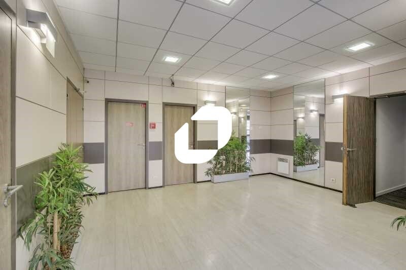 Office in Rueil Malmaison to rent - Interior Photo - Image 2 of 35
