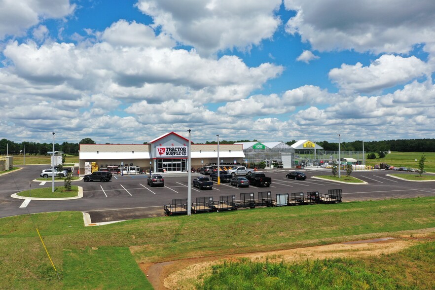 Tractor Supply, Rogersville, AL for sale - Building Photo - Image 3 of 3