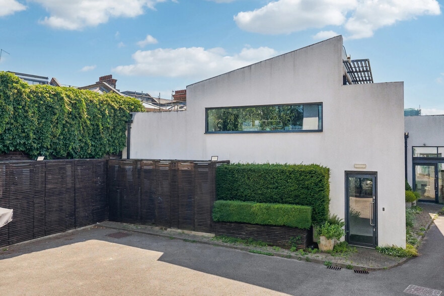 3 Latimer Pl, London to rent - Building Photo - Image 2 of 18